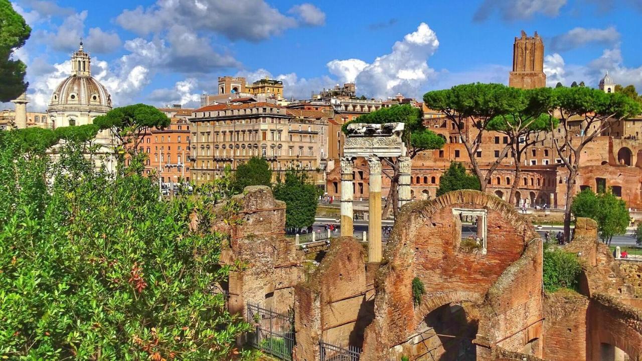 A Secret Corner * Roma